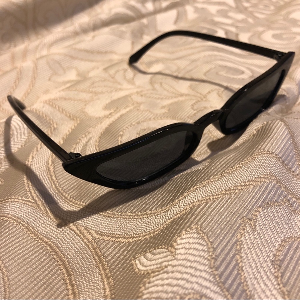 Small Wing Sunglasses - image 2